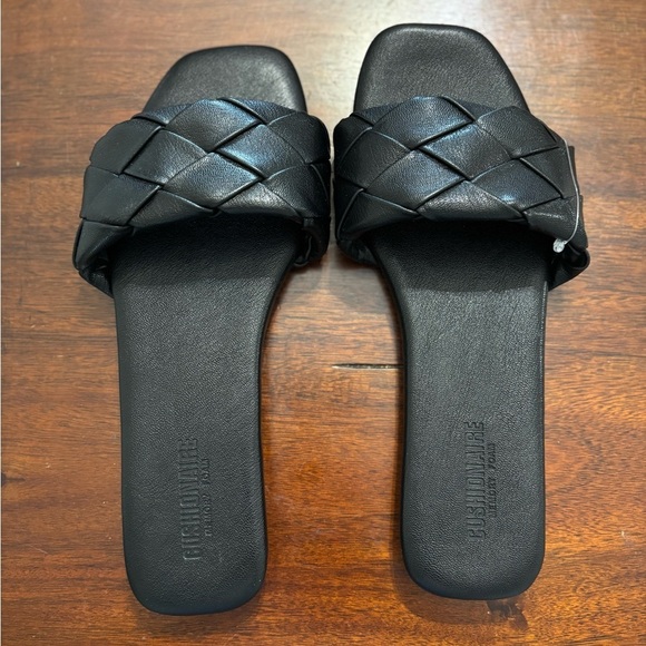 cushionaire Shoes - Black Minimalist Flats with Woven Detail